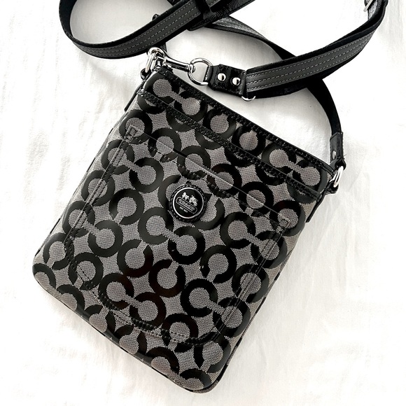 COACH Signature C Vintage crossbody❤️ - Picture 1 of 7